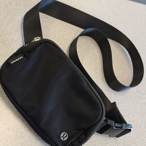 Lululemon belt bag purse cross body fanny pack